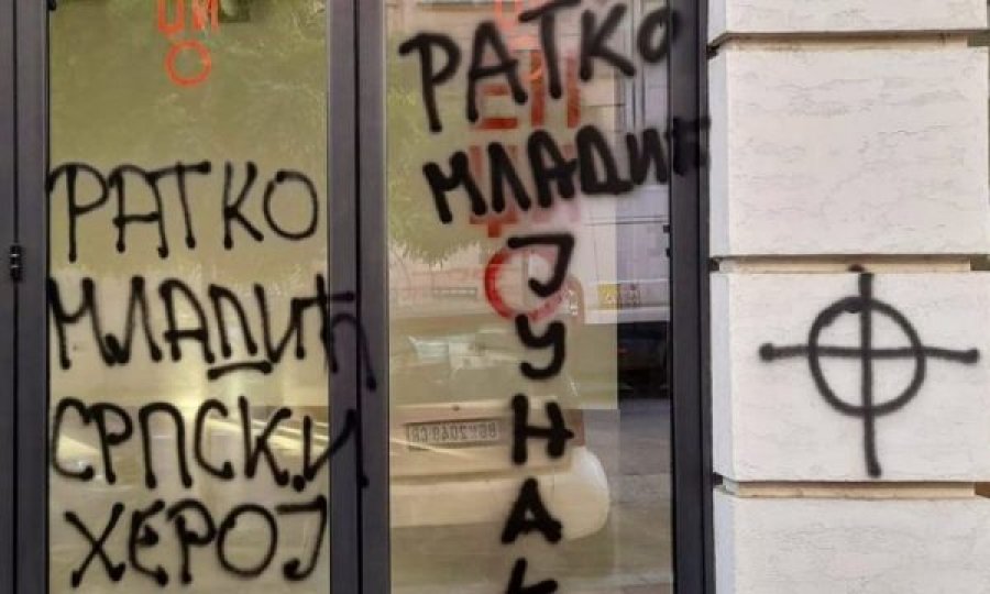 Pushteti i Vuçiqit po urdhëron shkrimet e grafiteve të Ratko Mlladiqit në zyret e OJQ-ve në Beograd