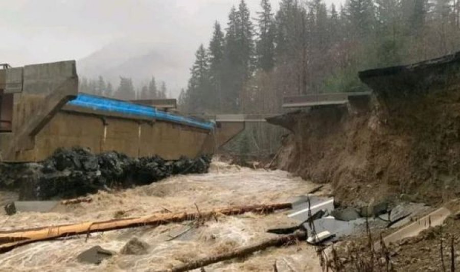 Katastrofa natyrore në Kanada, përmbytje e rrëshqitje të dheut, shumë banorë të zhdukur