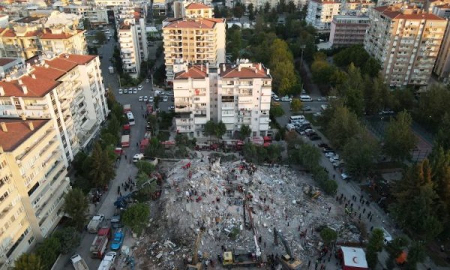 Qytetarët braktisin shtëpitë pas tërmeteve në Turqi