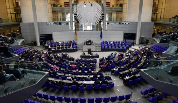 Pas rekordit, Bundestagu miraton masat e reja kundër Covid-it