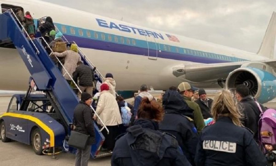54 afganë largohen nga Prishtina, Amerika falënderon Kosovën