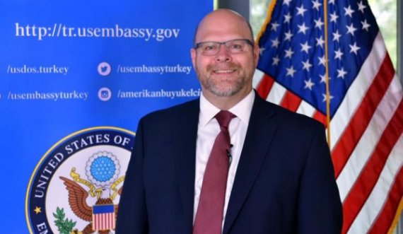 Jeffrye Hovenier konfirmohet si Ambasador i ShBA’së në Kosovë