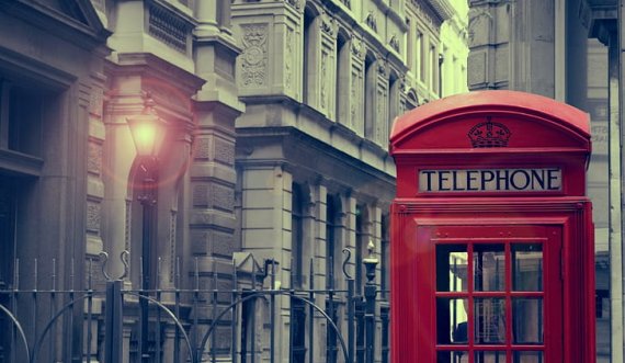 Pse në Angli ka kaq shumë kabina telefonike kur tashmë të gjithë kanë celularë?