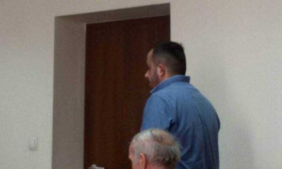 Grabitësi i rrezikshëm endet i lirë