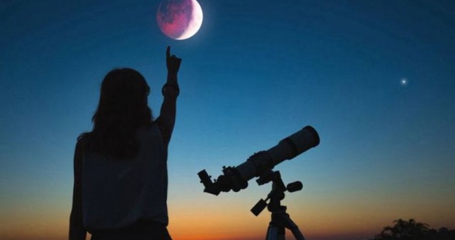 Të gjithë sytë drejt qiellit: Sonte shkruhet historia, eklipsi hënor, më i madhi në 580 vitet e fundit