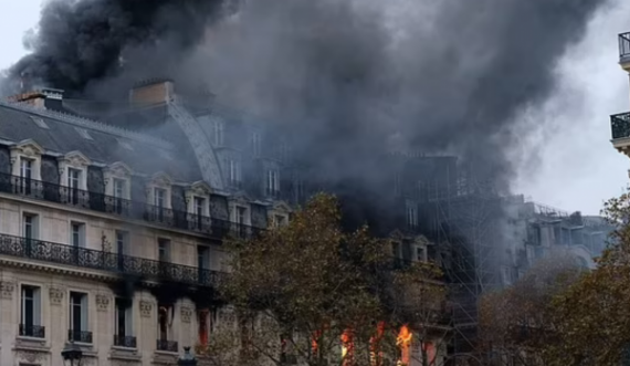 Pamje nga zjarri i madh në Paris