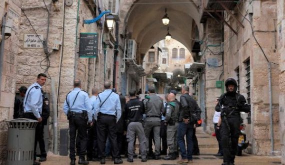 Të shtëna në Jerusalem, sulmuesi e vrau një person dhe plagosi tre të tjerë