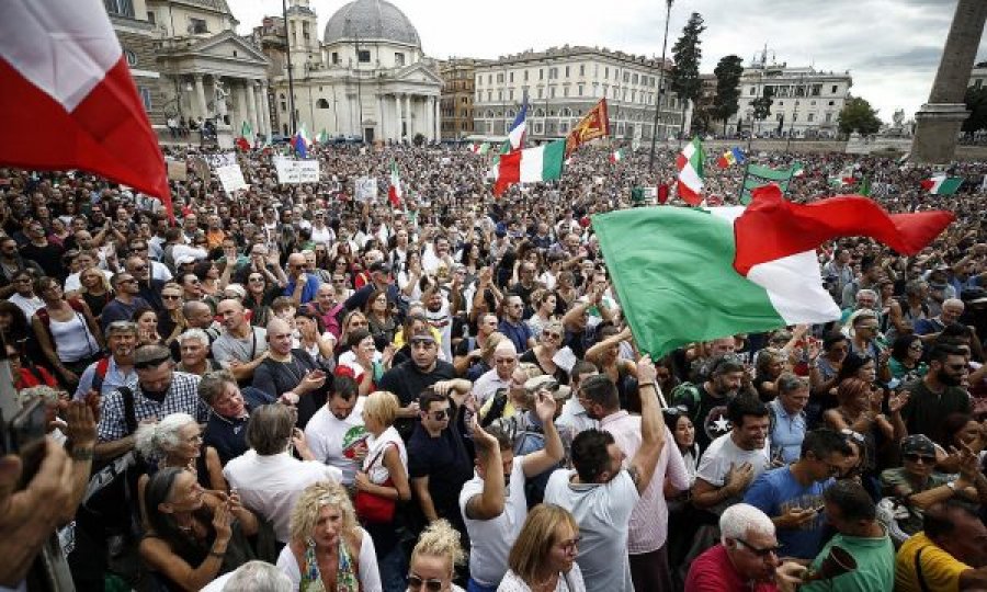 Protestat kundër masave Anti-COVID s’ndalen në Evropë