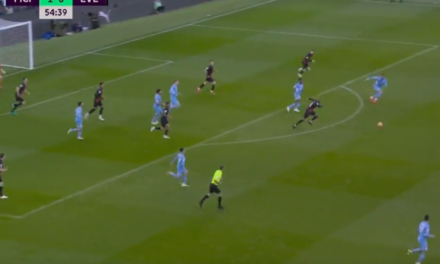 Man City e dyfishon epërsinë ndaj Evertonit, Rodri me gol mahnitës