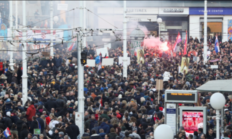 Evropa përfshihet nga protestat kundër izolimit