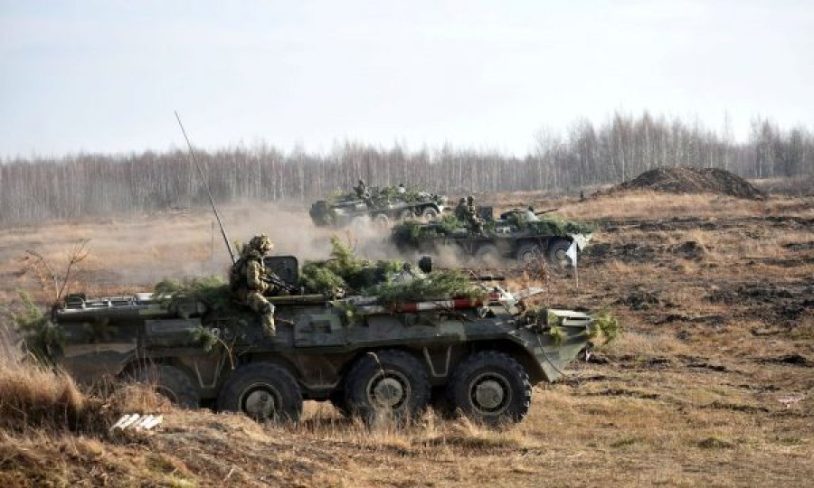 Alarmi i SHBA’së për pushtim, Ukraina i dërgon mesazh Rusisë me stërvitje ushtarake