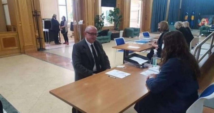 Skandali me romët nxit reagimin e nënkryetarit të Kuvendit