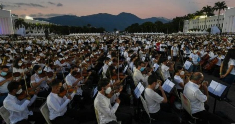 Ky vend thyen rekordin 'Guinness' për orkestrën më të madhe në botë