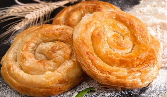 Receta e Pepës:Byrek me petë të gatshme 