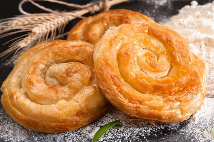 Receta e Pepës:Byrek me petë të gatshme 