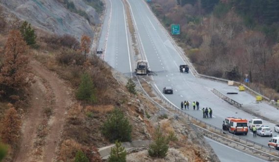 Hetuesit bullgarë dërgohen në Shkup për t’ua marrë ADN-të familjarëve të të vdekurve