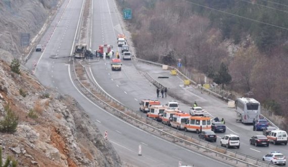Mediumi bullgar shkruan për tri versionet se si mund të ketë ardhur deri te aksidenti tragjik