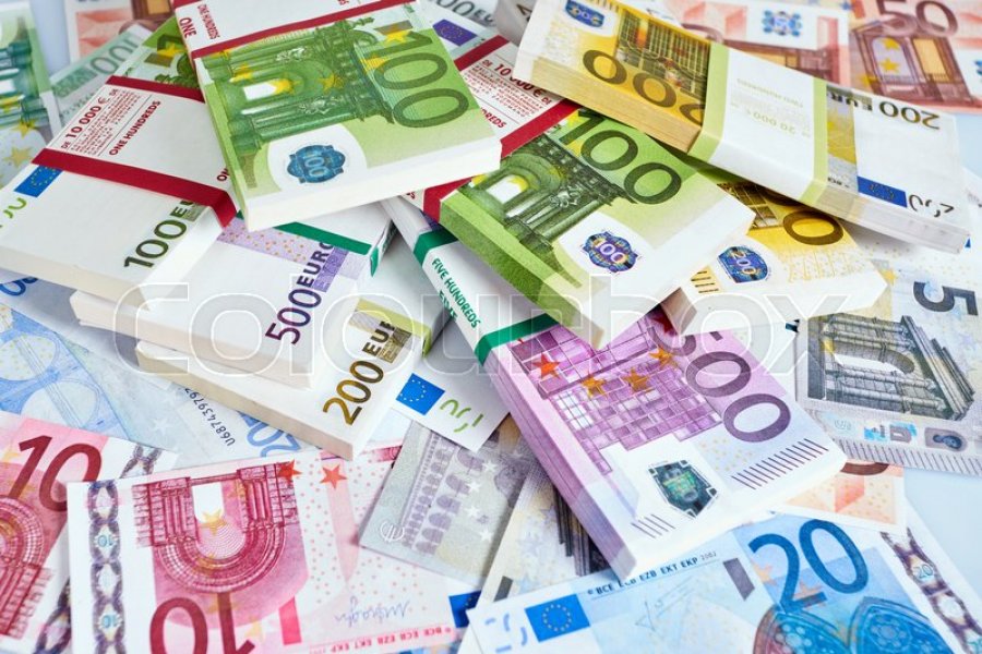 Aktakuzë ndaj zyrtarit doganor, mori 20 euro ryshfet