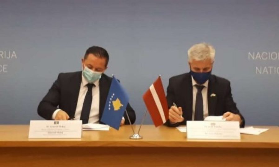 Kosova e Letonia nënshkruajnë marrëveshje ushtarake
