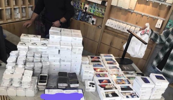 Dogana aksion edhe në Ferizaj, konfiskohet sasi e madhe e telefonave dhe kufjeve të “Apple”