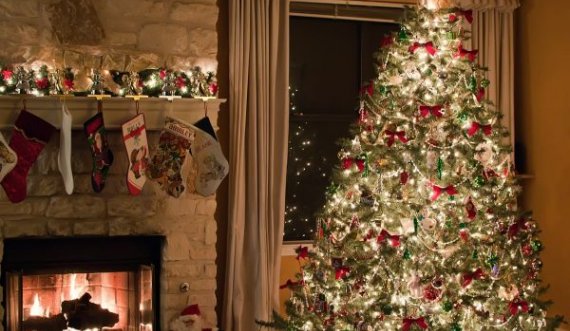 Shkenca thotë se ata që zbukurojnë pemën e Krishtlindjes para kohe janë më të lumtur