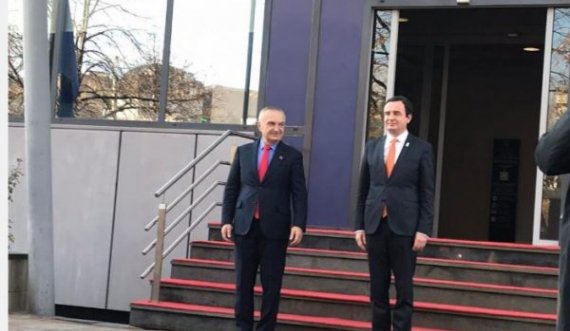 Kryeministri Kurti e pret në takim presidentin e Shqipërisë, Ilir Meta
