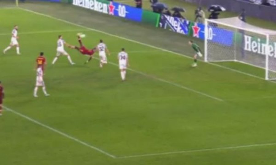 Roma s’ndalet, Abraham shënon gol në mënyrë akrobatike