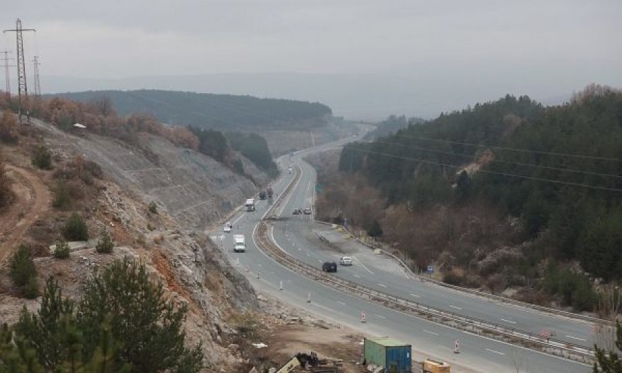 Pamje nga autostrada “Struma” në Bullgari tri ditë pas aksidenti tragjik