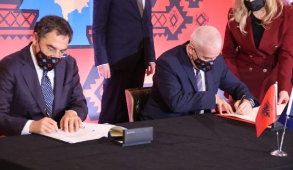 Tri marrëveshjet e nënshkruara mes dy ministrive të Brendshme të Kosovës dhe Shqipërisë