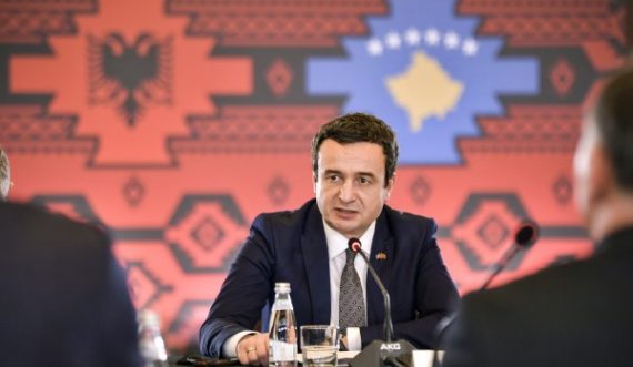 Kurti bashkëbisedoi me përfaqësuesit e bizneseve nga Kosova e Shqipëria për mundësitë e rritjes së bashkëpunimit