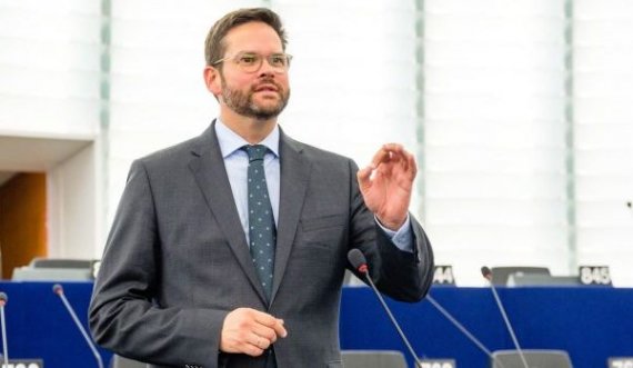 Eurodeputeti austriak e ‘gozhdon’ Lajçakun me pyetje për Kosovën