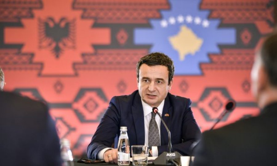 Kurti bashkëbisedoi me përfaqësuesit e bizneseve nga Kosova e Shqipëria për mundësitë e rritjes së bashkëpunimit