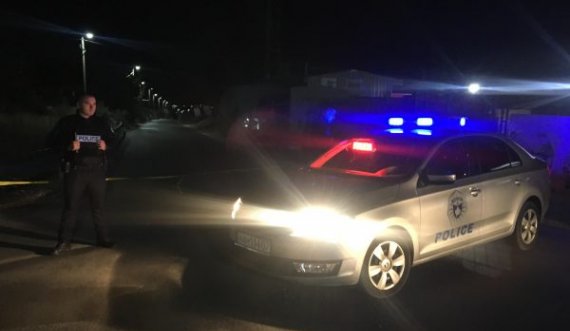 Tentoi ta kalojë ilegalisht kufirin me rreth 2 kg drogë në pallto, arrestohet nga Policia