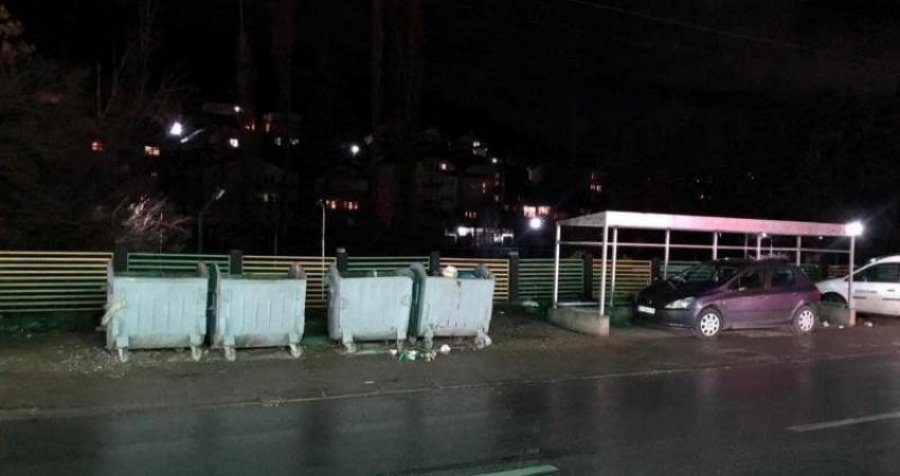 Çudi kosovare: Prishtinasi largon kontejnerët nga vendi, për ta parkuar veturën