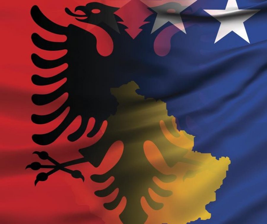 Shqiptarët janë të ndarë  me territore në disa shtete, por KOMBI SHQIPTAR është një dhe nuk ka tjetër!