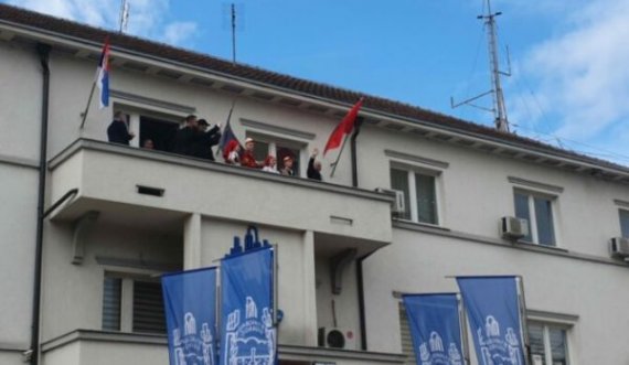 28 Nëntori në Luginë, vendosen flamuj kuq e zi në Komunën e Bujanocit