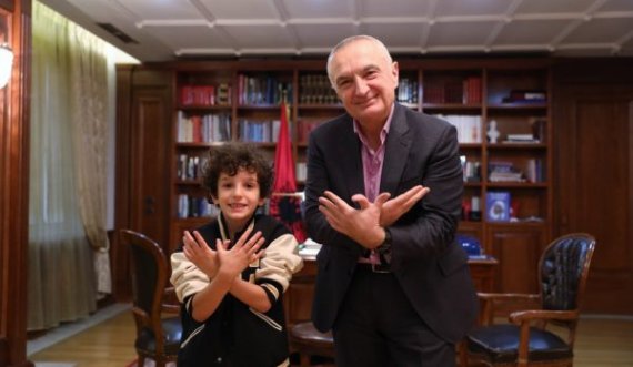 Meta me nipin e Rugovës: Gëzuar Ditën e Flamurit tonë Kombëtar