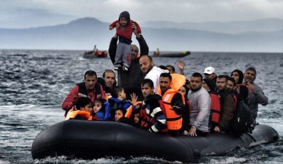 Shkatërrohet rrjeti i trafikantëve që transportonte qindra migrantë për në Gjermani e Austri