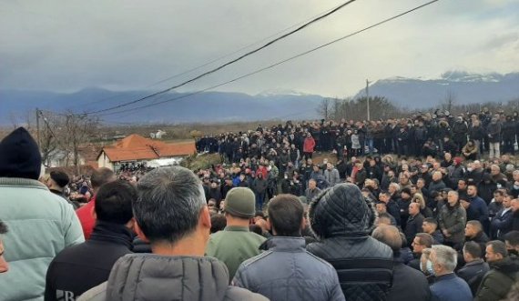 Fjalimet në varrimin e dy nxënësve të vrarë në Gllogjan