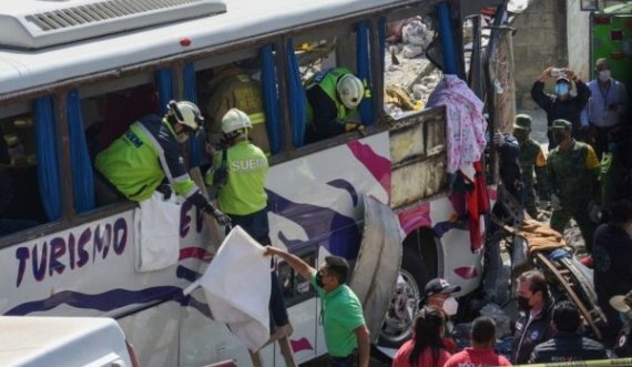 Autobusit i këputen frenat dhe përplaset në ndërtesë, 19 të vdekur