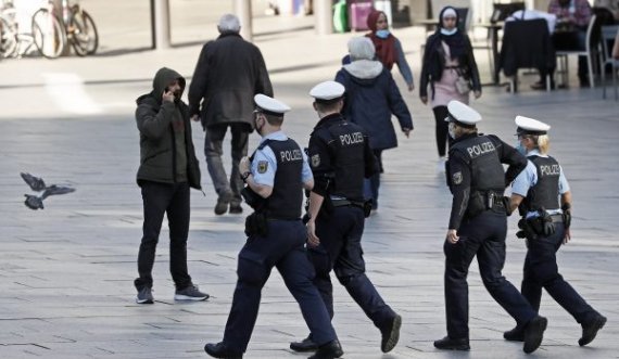 Miliona euro, disa ton kokainë e 14 të arrestuar, policia gjermane shkatërron bandën ndërkombëtare të drogës