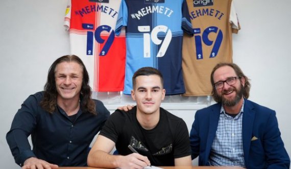 Talenti shqiptar nënshkruan kontratë tre vjeçare në Angli