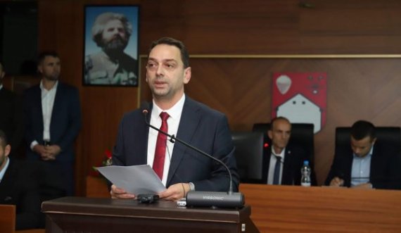 Kryetari i Skenderajt Fadil Nura betohet