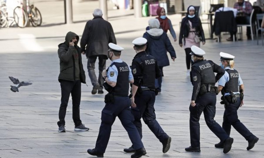 Miliona euro, disa ton kokainë e 14 të arrestuar, policia gjermane shkatërron bandën ndërkombëtare të drogës