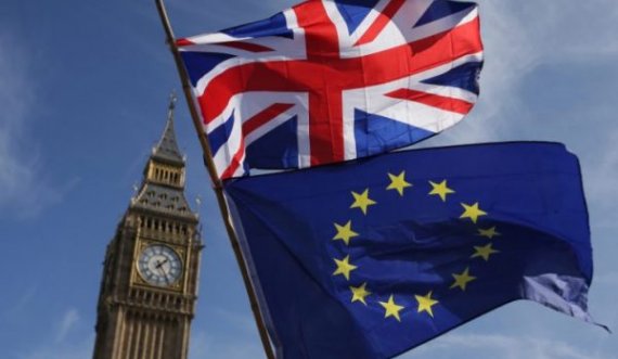  Brexit: Qytetarët europianë do të lejohen të hyjnë në Britani vetëm me pasaportë 