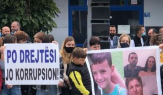 Në Shtime protestohet kundër arrestit shtëpiak për burrin që shkaktoi aksidentin ku vdiqën pesë persona