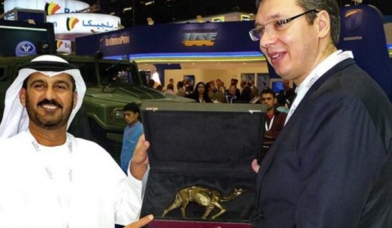 Aleksandar Vuçiq në Emiratet e Bashkuara ‘vodhi’ një deve prej ari në vlerë mijëra euro?