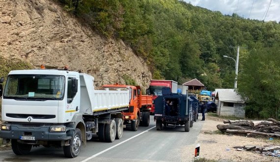 Afër pikës kufitare në Bërnjak vendosen pengesa