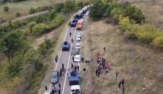  Dita e 12-të në veri: Protestuesit serbë bëjnë gati makinat që të largohen në mëngjes 