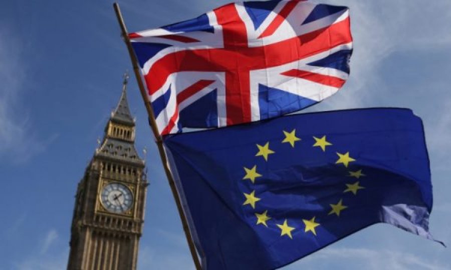  Brexit: Qytetarët europianë do të lejohen të hyjnë në Britani vetëm me pasaportë 